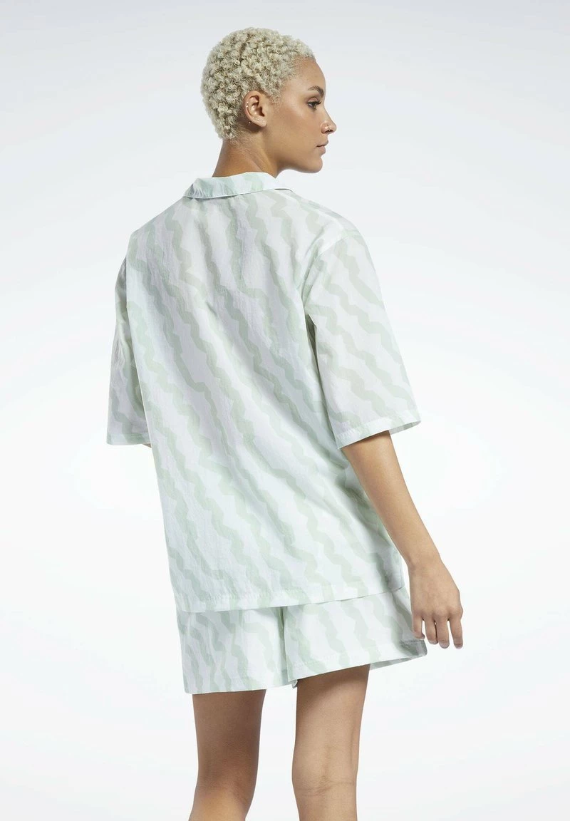 Reebok Classic CLASSICS SUMMER WAVES Chemisier Green Femme 2 Reebok Classic CLASSICS SUMMER WAVES Chemisier Green Femme – Image 2