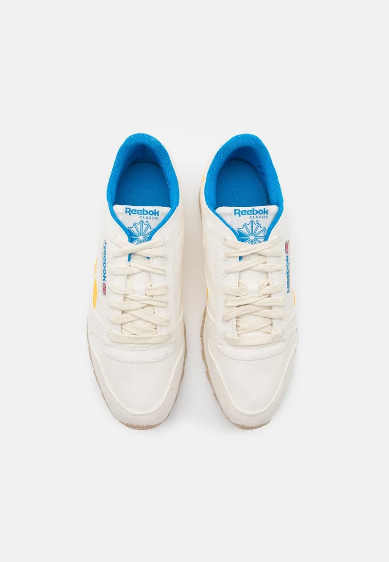 Reebok Classic Unisex CL LTHR GROW Baskets Basses Chalk/pride Yellow/horizon Blue 4 Reebok Classic Unisex CL LTHR GROW Baskets Basses Chalk/pride Yellow/horizon Blue – Image 4