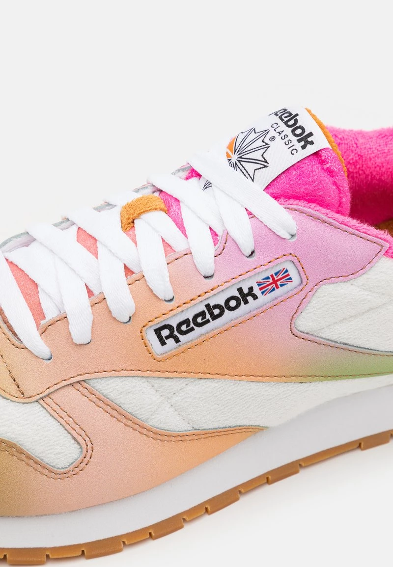 Reebok Classic CLASSIC DANIEL MOON UNISEX Baskets Basses Chalk/atomic Pink/radiant Ochre 6 Reebok Classic CLASSIC DANIEL MOON UNISEX Baskets Basses Chalk/atomic Pink/radiant Ochre – Image 6