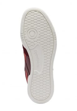 Reebok Classic CLUB C REVENGE Baskets Basses Classic Burgundy/cherry/vector Navy Unisex -Reebok Classic Soldes Magasin b75e921f75d2471d880c440ca24a4af8