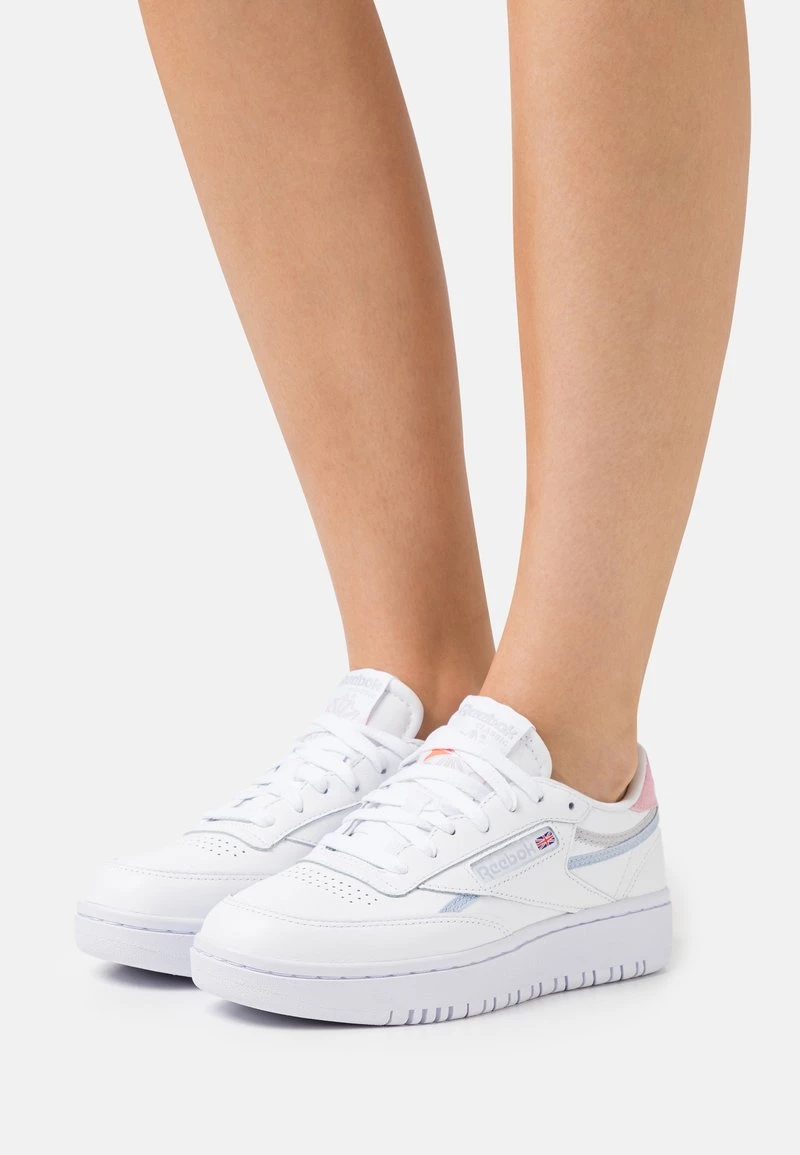 Reebok Classic Femme CLUB C DOUBLE Baskets Basses Footwear White/cold Grey/orange Fluo 1 Reebok Classic Femme CLUB C DOUBLE Baskets Basses Footwear White/cold Grey/orange Fluo