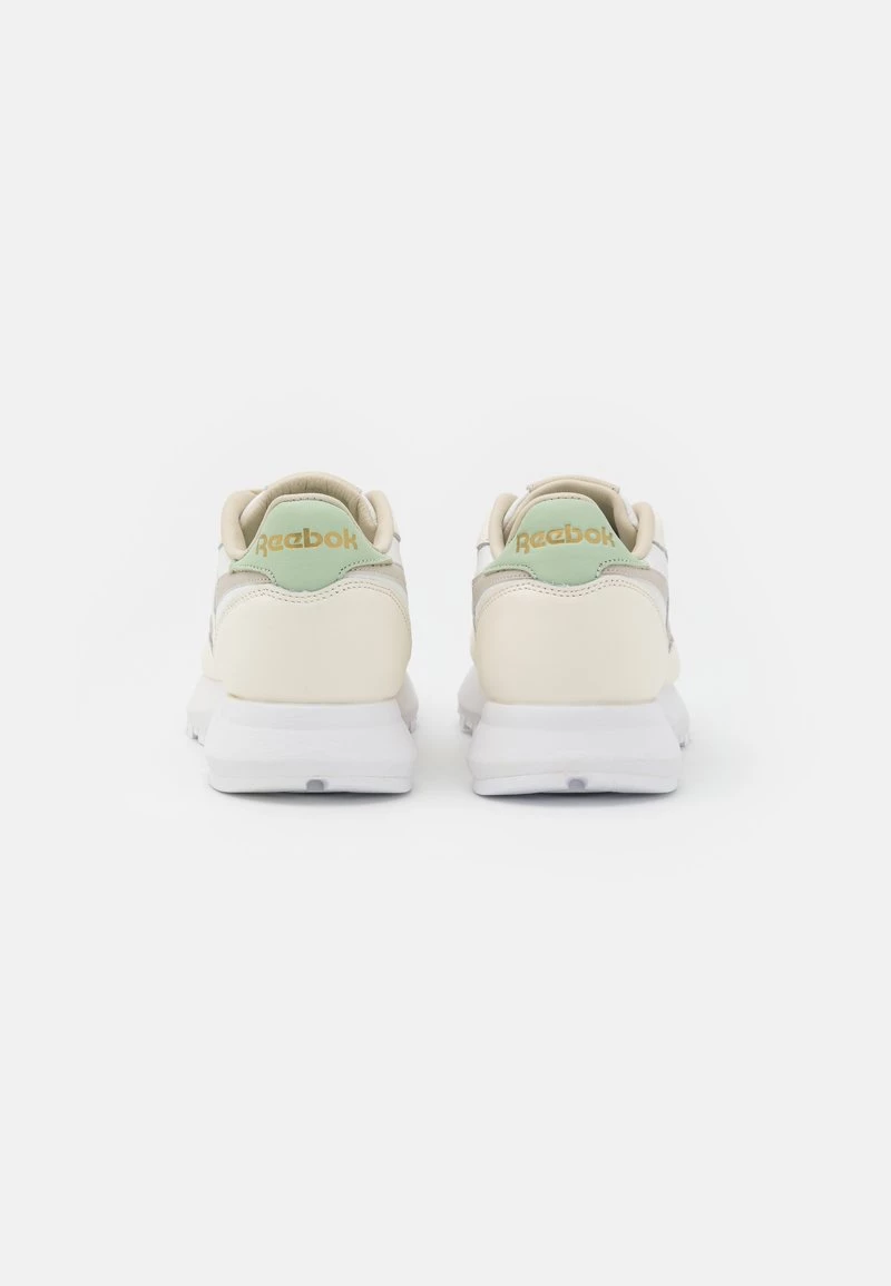 Reebok Classic CLASSIC Baskets Basses Chalk/moonstone/light Sage Femme 4 Reebok Classic CLASSIC Baskets Basses Chalk/moonstone/light Sage Femme – Image 4