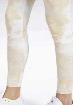 Reebok Classic Legging Beige Femme 12 Reebok Classic Legging Beige Femme -Reebok Classic Soldes Magasin c51f35c8e877455ab52caff1a76fcb50