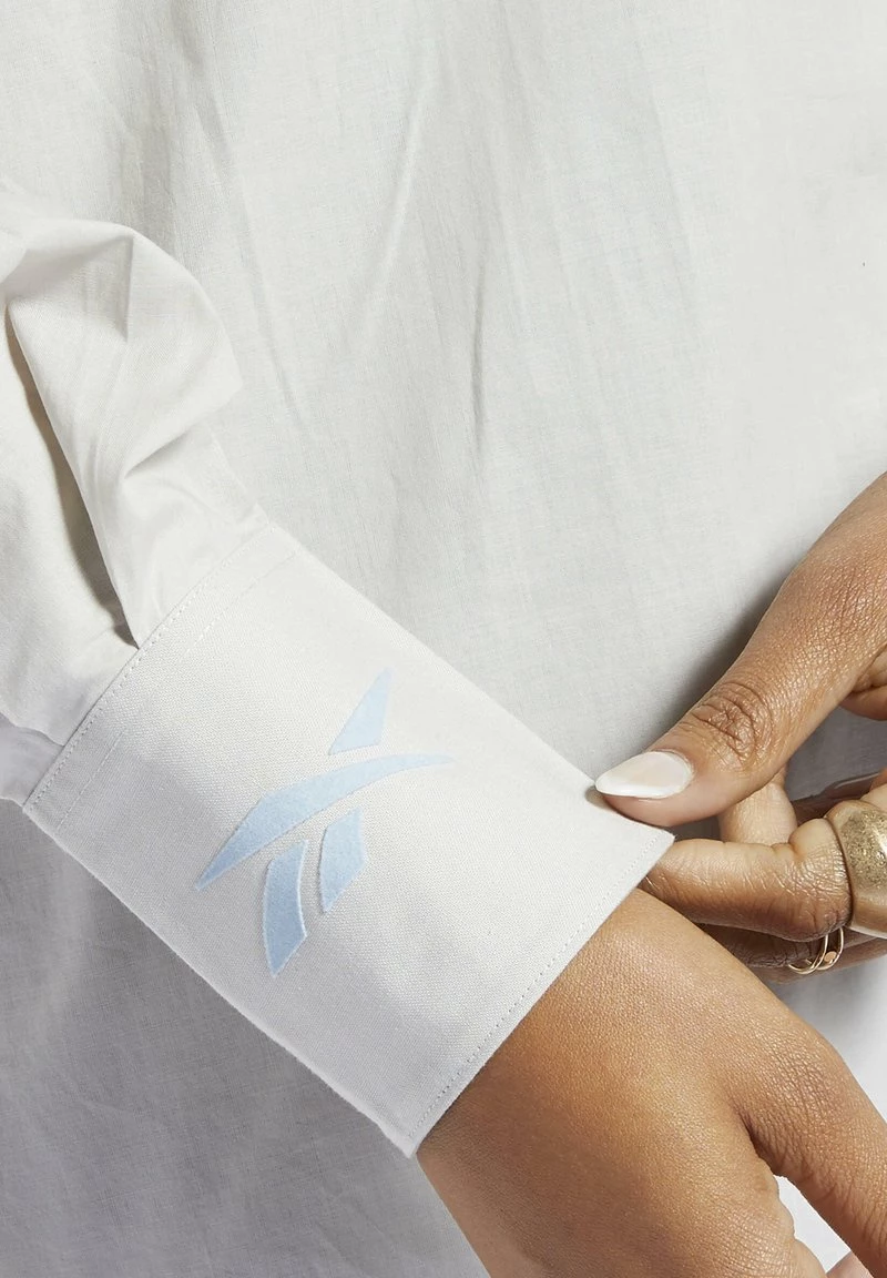 Reebok Classic Femme LONG SLEEVE Chemisier Grey 4 Reebok Classic Femme LONG SLEEVE Chemisier Grey – Image 4