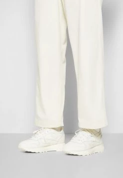 Reebok Classic CLASSIC SP Baskets Basses Chalk/glass Blue Femme -Reebok Classic Soldes Magasin cab30287715b4b9a9f5d03acacb23861