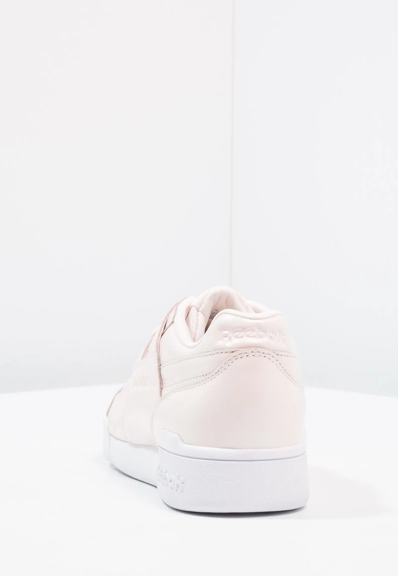 Reebok Classic Femme W/O LO PLUS IRIDESCENT Baskets Basses Pale Pink/white 4 Reebok Classic Femme W/O LO PLUS IRIDESCENT Baskets Basses Pale Pink/white – Image 4