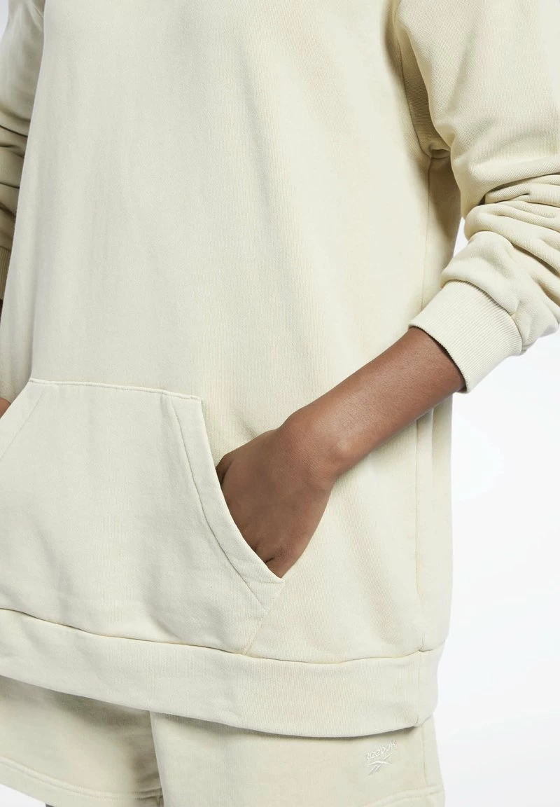 Reebok Classic Femme CLASSICS NATURAL DYE Sweat à Capuche Beige 5 Reebok Classic Femme CLASSICS NATURAL DYE Sweat à Capuche Beige – Image 5