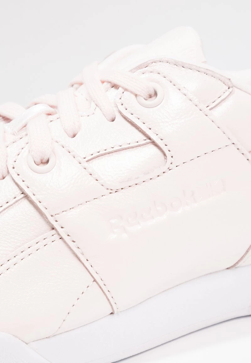 Reebok Classic Femme W/O LO PLUS IRIDESCENT Baskets Basses Pale Pink/white 6 Reebok Classic Femme W/O LO PLUS IRIDESCENT Baskets Basses Pale Pink/white – Image 6