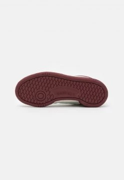 Reebok Classic CLUB C 85 UNISEX Baskets Basses Chalk/merlot -Reebok Classic Soldes Magasin d1ab4cec70cb4378a421848a8fcfee3a