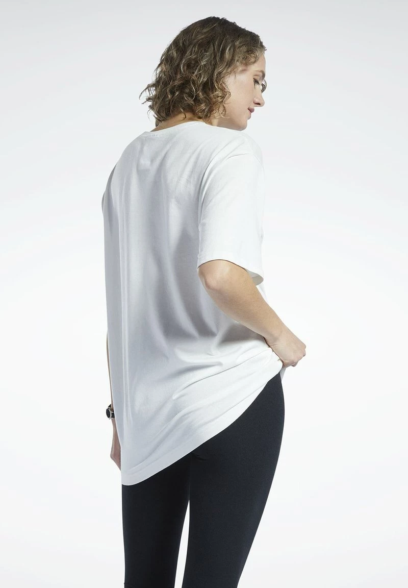 Reebok Classic FREESTYLE GRAPHICS T Shirt Imprimé White Femme 3 Reebok Classic FREESTYLE GRAPHICS T Shirt Imprimé White Femme – Image 3