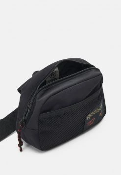 Reebok Classic OUTDOOR SHOULDER BAG Sac Banane Black Unisex 6 Reebok Classic OUTDOOR SHOULDER BAG Sac Banane Black Unisex -Reebok Classic Soldes Magasin d6813fabb7b3469d82cb51ac0362a9c9