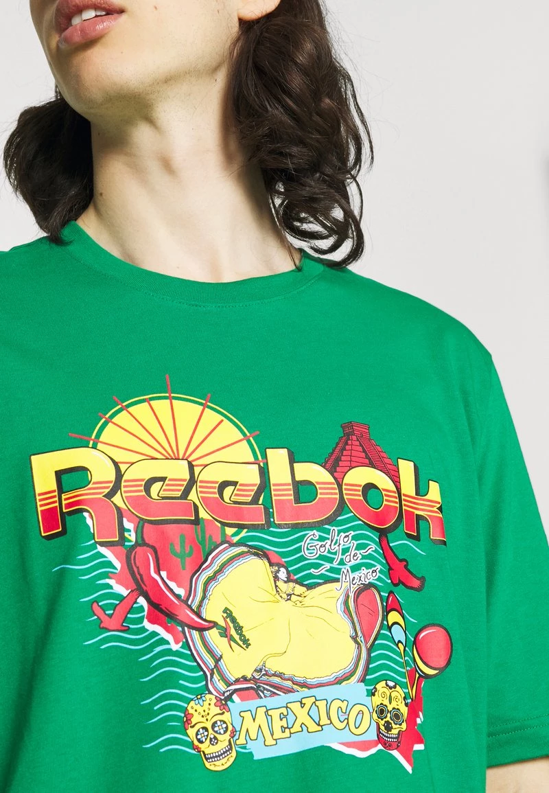 Reebok Classic SOUVENIR TEE T Shirt Imprimé Basil Green Homme 6 Reebok Classic SOUVENIR TEE T Shirt Imprimé Basil Green Homme – Image 6