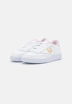 Reebok Classic CLUB C 85 Baskets Basses Footwear White/frost Berry Femme -Reebok Classic Soldes Magasin e5303ba27f5e4a2483dd04944053a16b