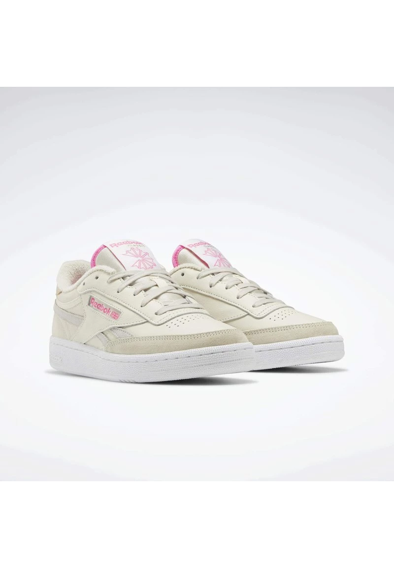 Reebok Classic CLUB C REVENGE Baskets Basses Beige Femme 2 Reebok Classic CLUB C REVENGE Baskets Basses Beige Femme – Image 2
