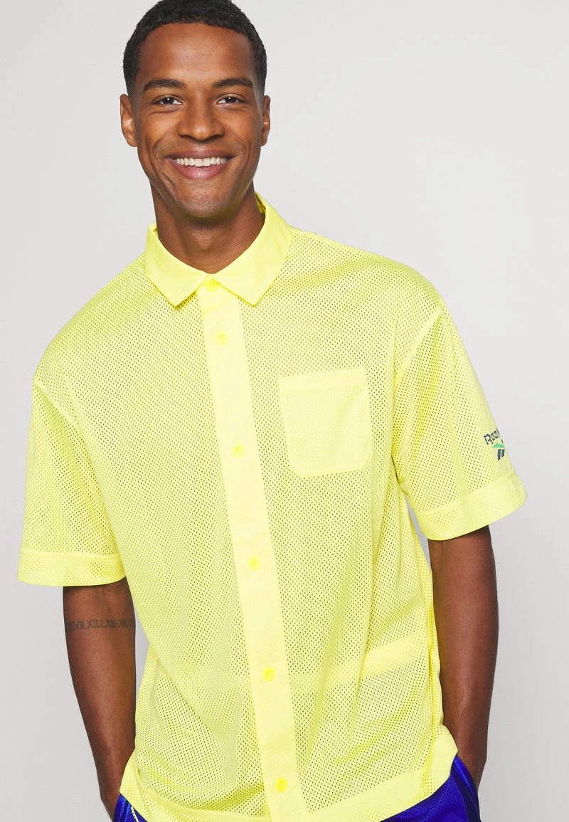 Reebok Classic REEBOK X PRINCE COLLAB SHIRT UNISEX Chemise Stinger Yellow 4 Reebok Classic REEBOK X PRINCE COLLAB SHIRT UNISEX Chemise Stinger Yellow – Image 4