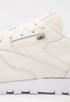 Reebok Classic CL LTHR X FACE Baskets Basses Classic White/white/black Femme -Reebok Classic Soldes Magasin ee6c63f3ab6a4040ab14d31b4b019945