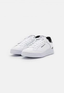 Reebok Classic Femme AD COURT Baskets Basses Footwear White/core Black -Reebok Classic Soldes Magasin fb0a837b0746467aaceab23eb9b6416f