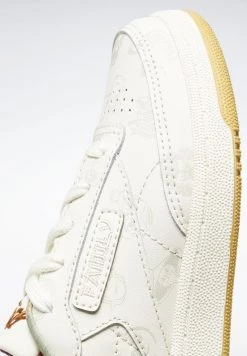 Reebok Classic Unisex CLUB C 85 KUNG FU PANDA Baskets Basses White 21 Reebok Classic Unisex CLUB C 85 KUNG FU PANDA Baskets Basses White -Reebok Classic Soldes Magasin 0427296598f044fcb0ebd42b6132ec1a