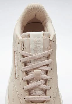 Reebok Classic CLUB C DOUBLE GEO Baskets Basses Soft Ecru/soft Ecru/chalk Femme -Reebok Classic Soldes Magasin 16e6a7d869724317979ba5cfc3f78e30