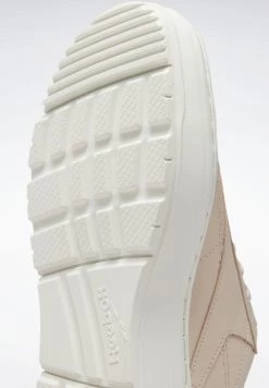 Reebok Classic CLUB C DOUBLE GEO Baskets Basses Soft Ecru/soft Ecru/chalk Femme -Reebok Classic Soldes Magasin 261b43eafe2f4463972e28d5125b849d