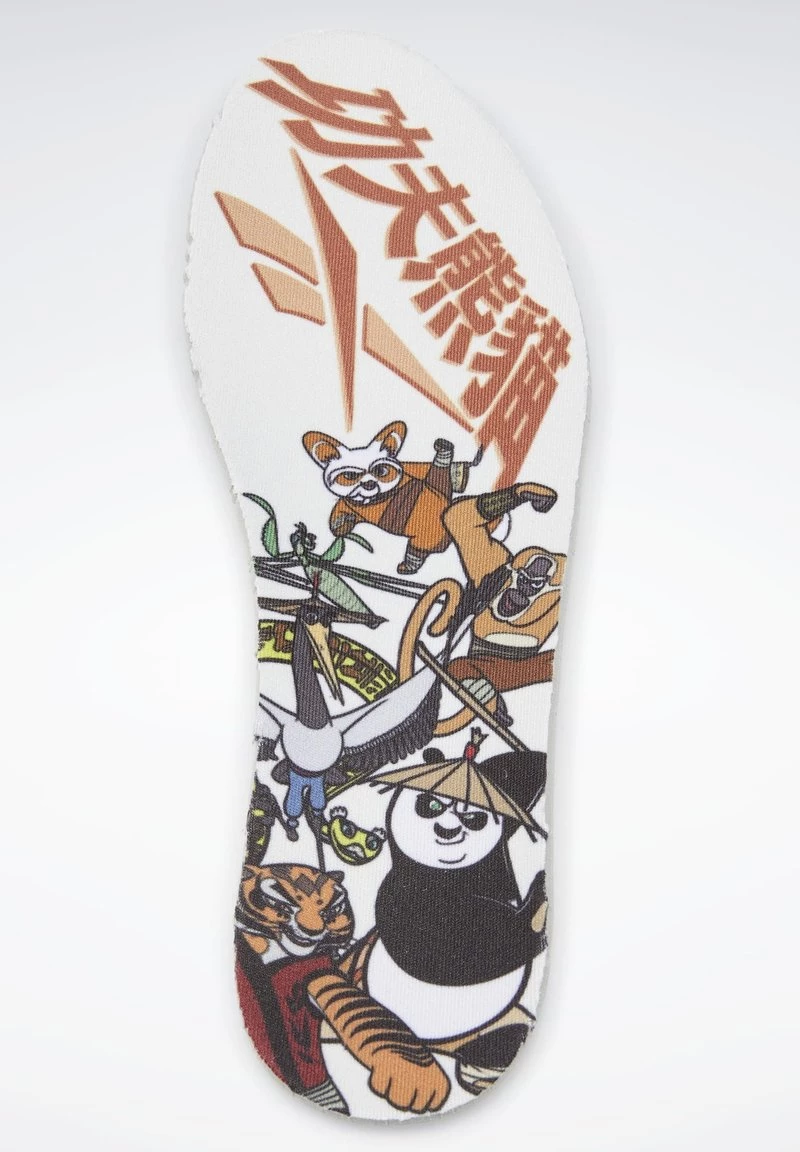 Reebok Classic Unisex CLUB C 85 KUNG FU PANDA Baskets Basses White 7 Reebok Classic Unisex CLUB C 85 KUNG FU PANDA Baskets Basses White – Image 7