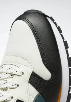 Reebok Classic Baskets Basses White Unisex -Reebok Classic Soldes Magasin 4f21c62c7c6c4cd9bf5de048fc99cc55