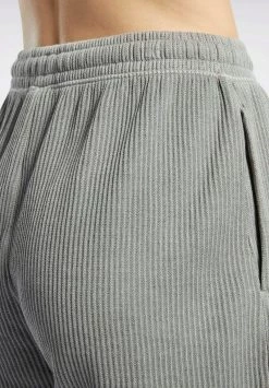 Reebok Classic Femme Short Grey -Reebok Classic Soldes Magasin 695cb03e6ec54506a2dcc873381d2fab