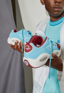 Reebok Classic QUESTION LOW UNISEX Baskets Basses Digital Blue/classic Burgundy/white -Reebok Classic Soldes Magasin 7151dfe43c604daba0ea16b508ab835c