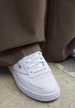 Reebok Classic CLUB C 85 Baskets Basses White/light Grey Femme -Reebok Classic Soldes Magasin 7700f58318bc4764adb1373e9bfebe2c