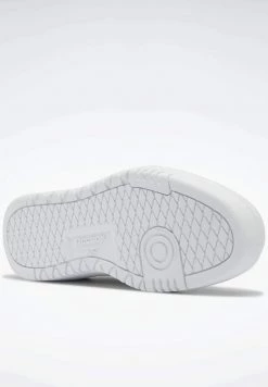 Reebok Classic CLUB C DOUBLE Baskets Basses White Enfant 16 Reebok Classic CLUB C DOUBLE Baskets Basses White Enfant -Reebok Classic Soldes Magasin 796a51ac7f90480aa7d96c567f0cdfe3