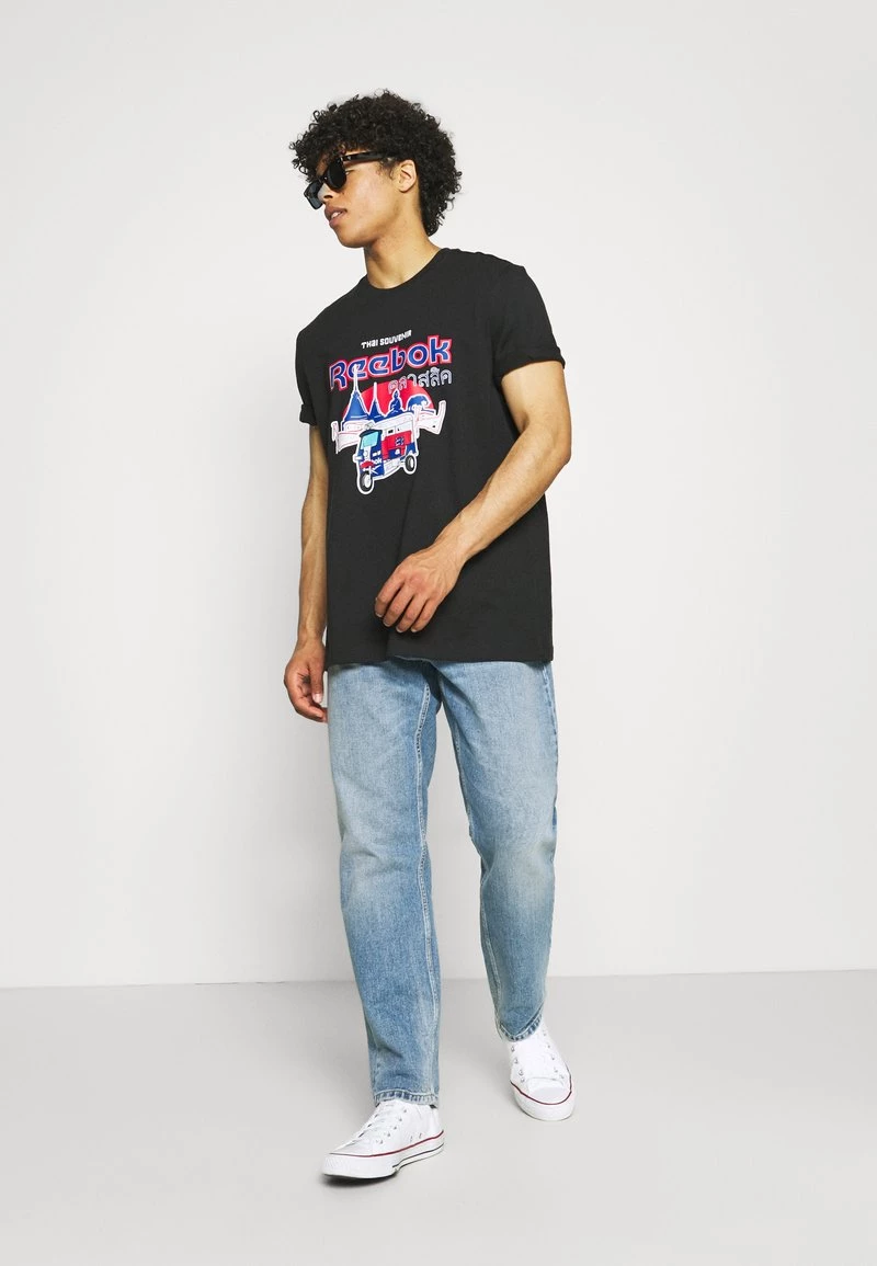 Reebok Classic SOUVENIR TEE T Shirt Imprimé Black Homme 2 Reebok Classic SOUVENIR TEE T Shirt Imprimé Black Homme – Image 2