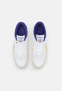 Reebok Classic CLUB C REVENGE UNISEX Baskets Basses Footwear White/collegiate Gold/bold Purple -Reebok Classic Soldes Magasin 882955b6fe334d9d8e242a0d47a25701