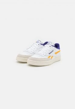 Reebok Classic CLUB C REVENGE UNISEX Baskets Basses Footwear White/collegiate Gold/bold Purple -Reebok Classic Soldes Magasin 981ac57a5ad640a981cad354d6d7f0c1