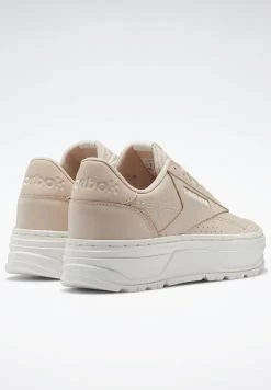 Reebok Classic CLUB C DOUBLE GEO Baskets Basses Soft Ecru/soft Ecru/chalk Femme -Reebok Classic Soldes Magasin c88c73a71133477499481758c1cab98e