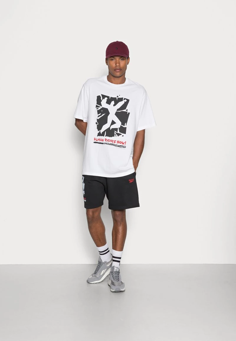 Reebok Classic Homme HUMAN RIGHTS NOW GRAPHIC T Shirt Imprimé White 2 Reebok Classic Homme HUMAN RIGHTS NOW GRAPHIC T Shirt Imprimé White â Image 2