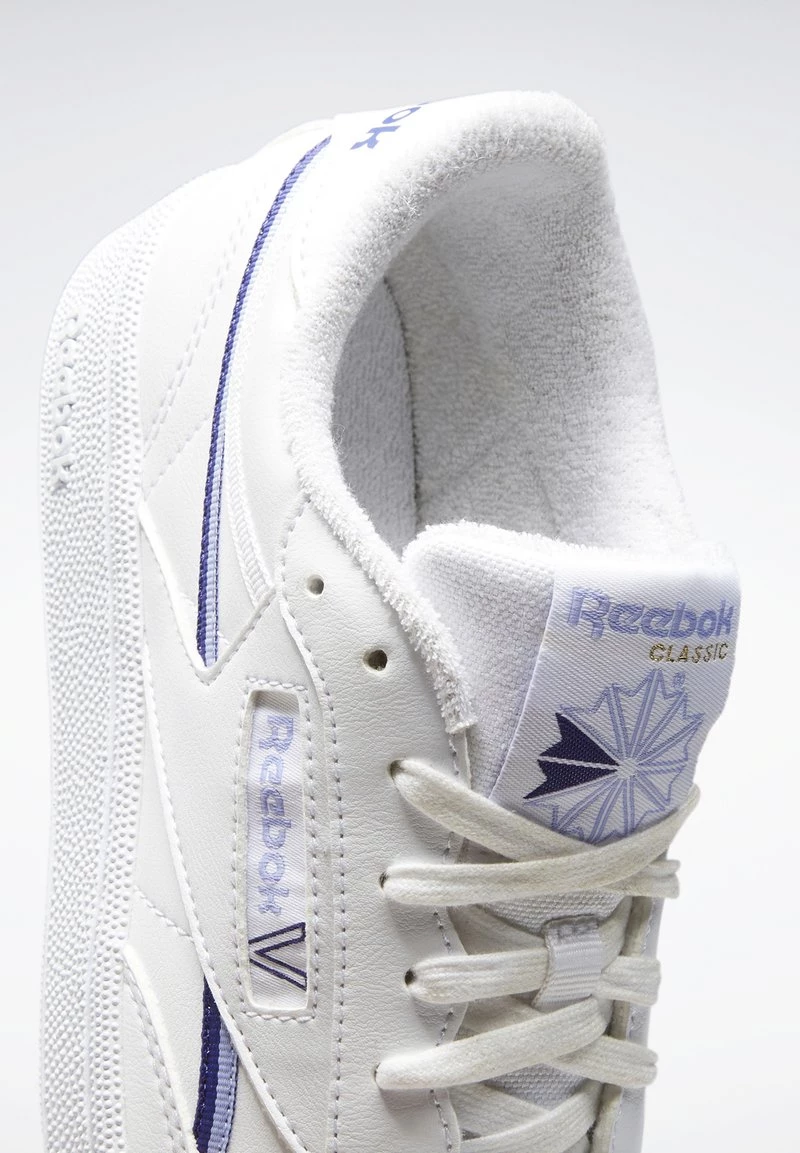 Reebok Classic Femme CLUB C 85 VEGAN Baskets Basses Ftwr White/lilac Glow/bold Purple 16 Reebok Classic Femme CLUB C 85 VEGAN Baskets Basses Ftwr White/lilac Glow/bold Purple – Image 16