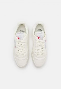Reebok Classic CL LTHR GROW UNISEX Baskets Basses White -Reebok Classic Soldes Magasin e3ac692e7ab94a198f1c5e46a6ae66d1