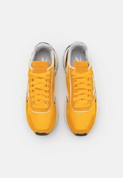 Reebok Classic CL LEGACY UNISEX Baskets Basses Collegiate Gold/chalk/black -Reebok Classic Soldes Magasin e56729c6c01642d1b7e546ab97e38e27