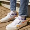 Reebok Classic CLUB C REVENGE UNISEX Baskets Basses Footwear White/collegiate Gold/bold Purple